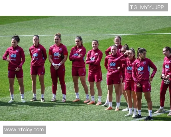 韩国女足明星球员惊艳亮相展现自信与魅力引领女性足球新风潮